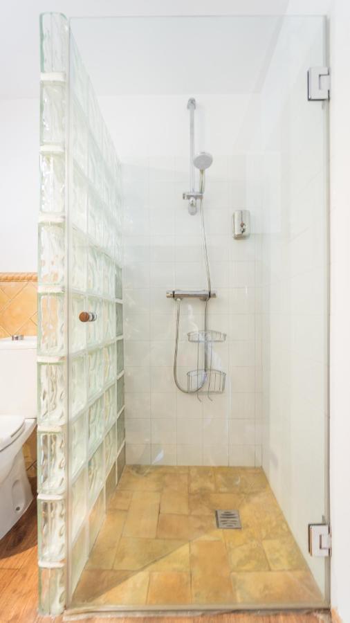 Acogedor Apartamento En Pleno Centro De Sevilla Luaran gambar