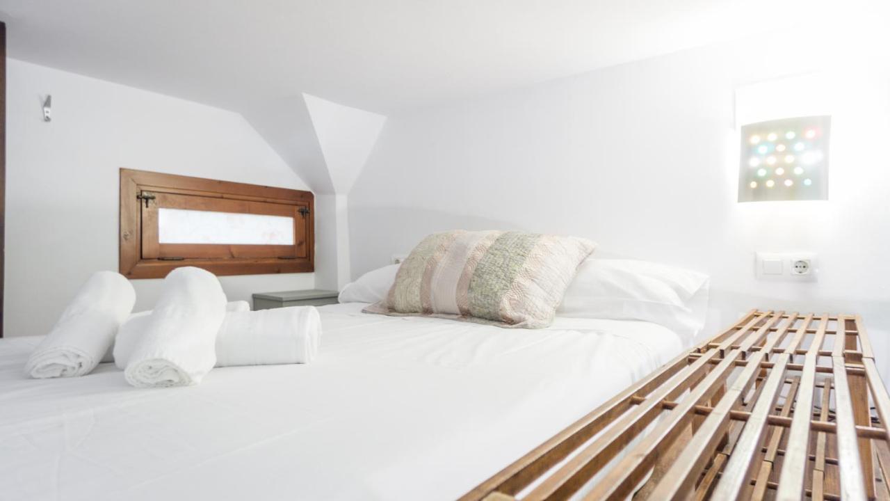 Acogedor Apartamento En Pleno Centro De Sevilla Luaran gambar