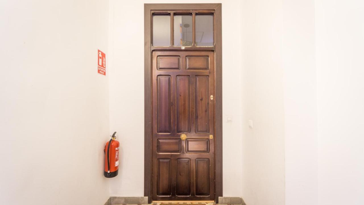 Acogedor Apartamento En Pleno Centro De Sevilla Luaran gambar