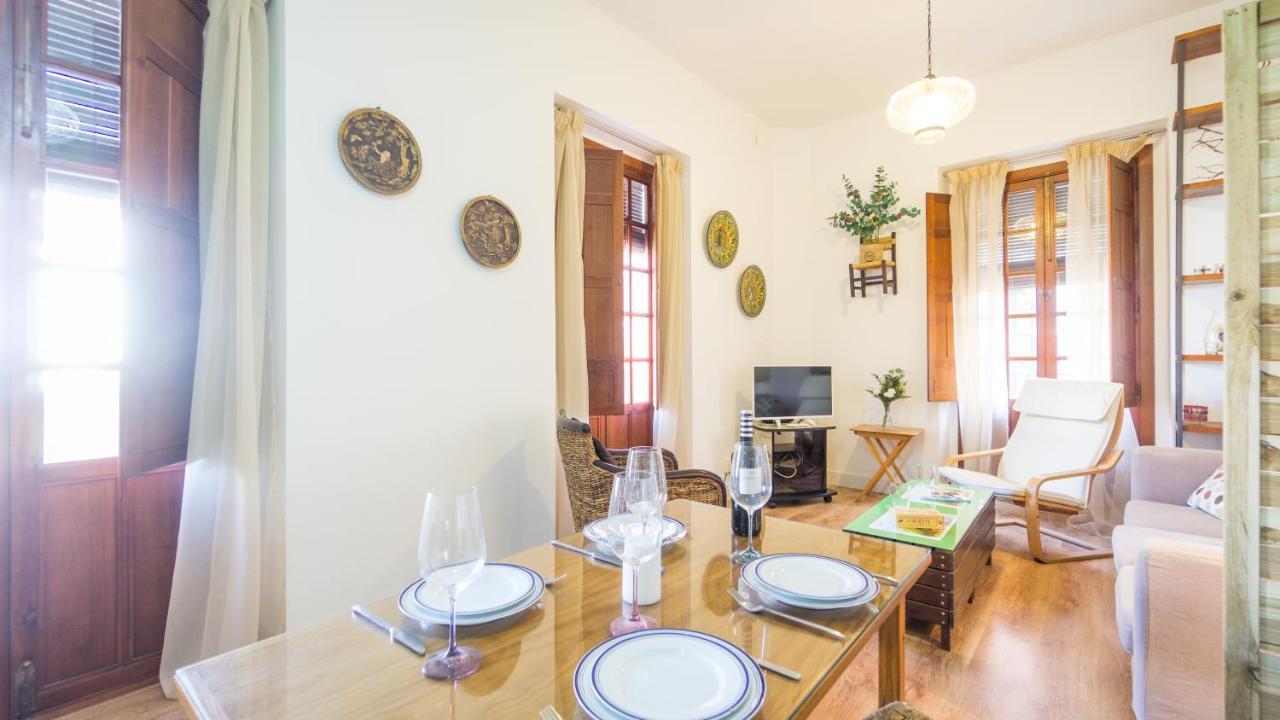 Acogedor Apartamento En Pleno Centro De Sevilla Luaran gambar