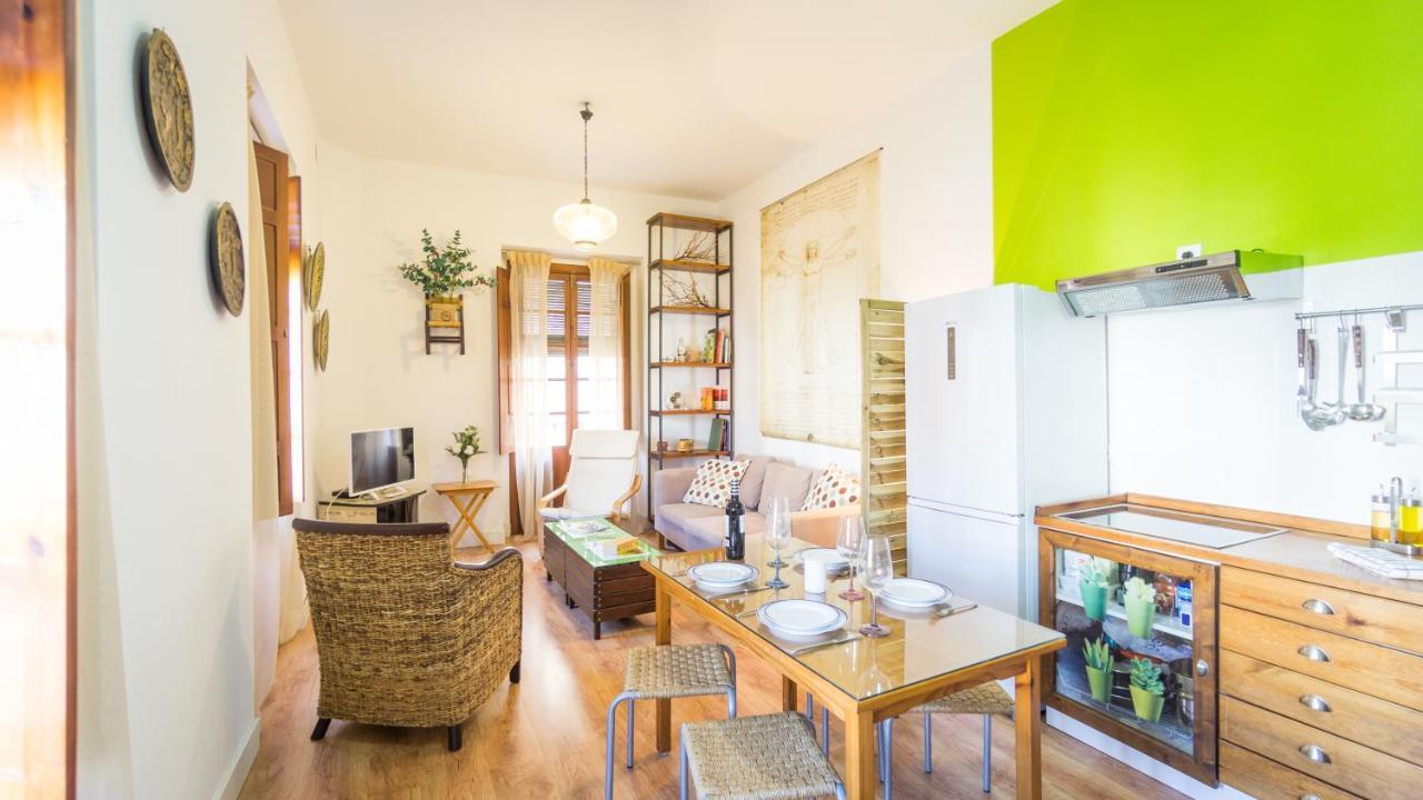 Acogedor Apartamento En Pleno Centro De Sevilla Luaran gambar