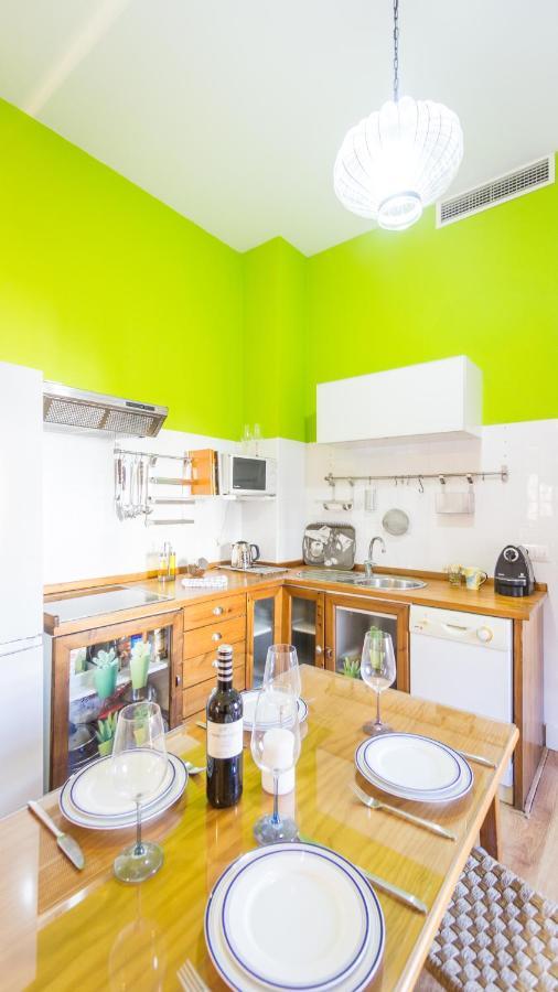 Acogedor Apartamento En Pleno Centro De Sevilla Luaran gambar