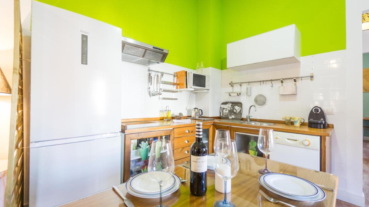 Acogedor Apartamento En Pleno Centro De Sevilla Luaran gambar