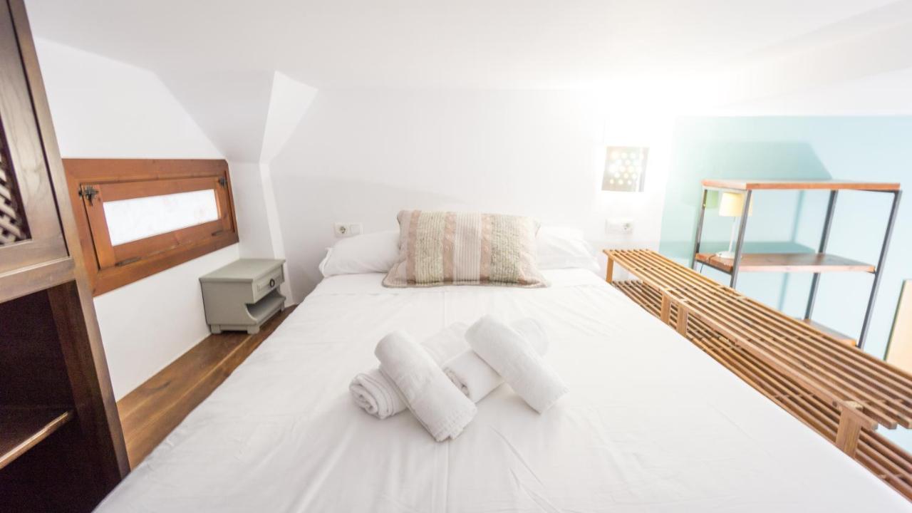 Acogedor Apartamento En Pleno Centro De Sevilla Luaran gambar